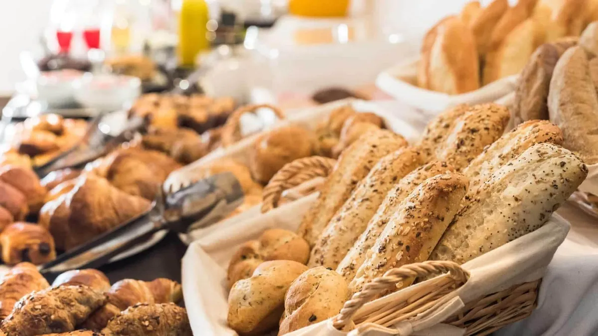 Desayuno, bollería recién hecha