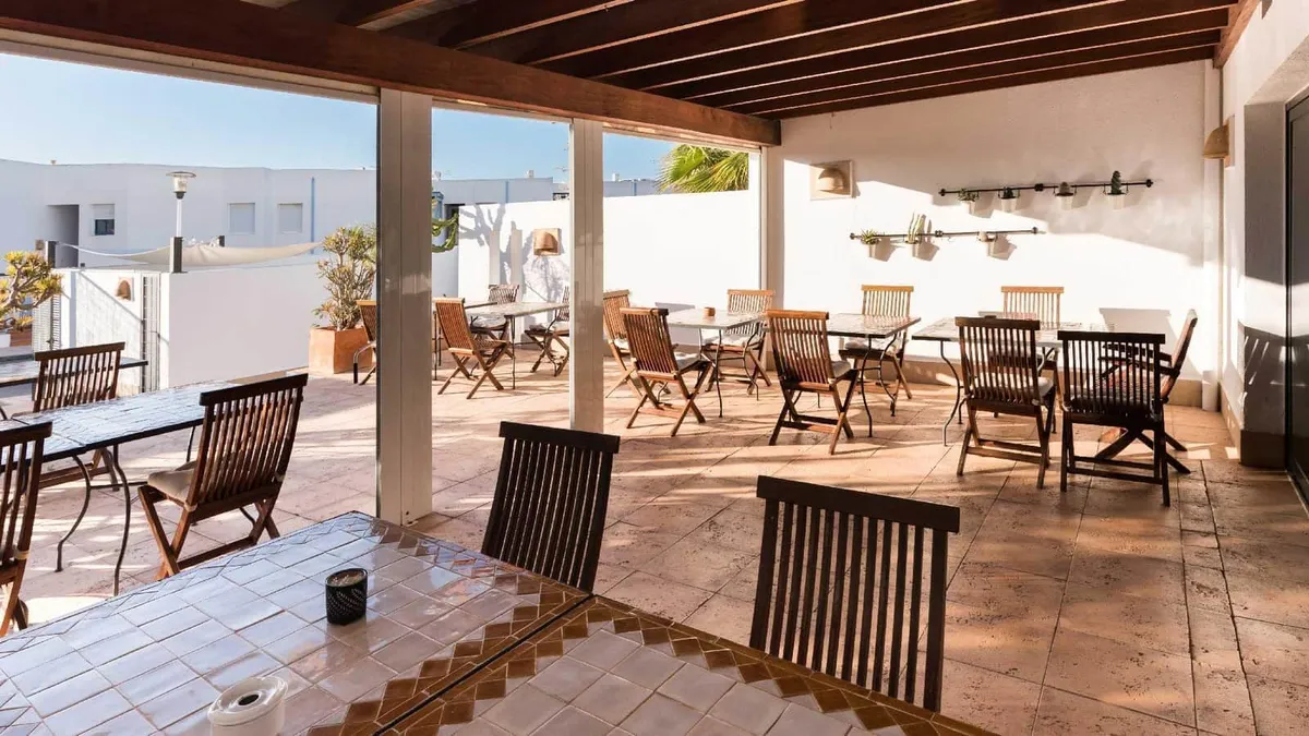 Terraza jardín de Calachica Las Negras