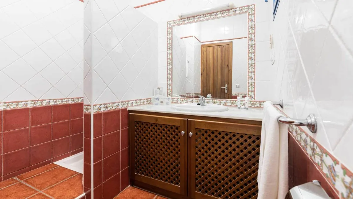 Baño de la habitación doble