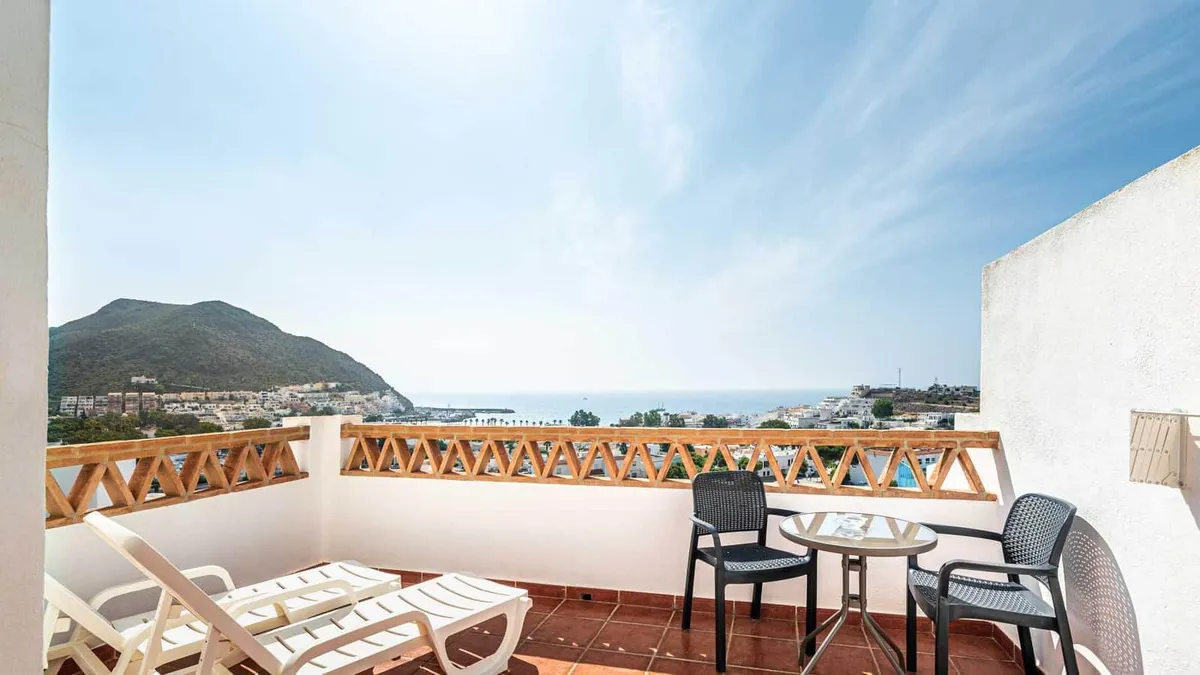 Terraza de la Suite El Dorado con vistas al mar