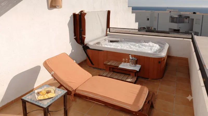 Doble Superior con Jacuzzi - lateral