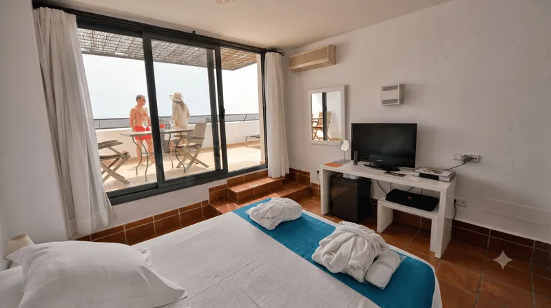 Doble Vistas al Mar - cama y vistas 2