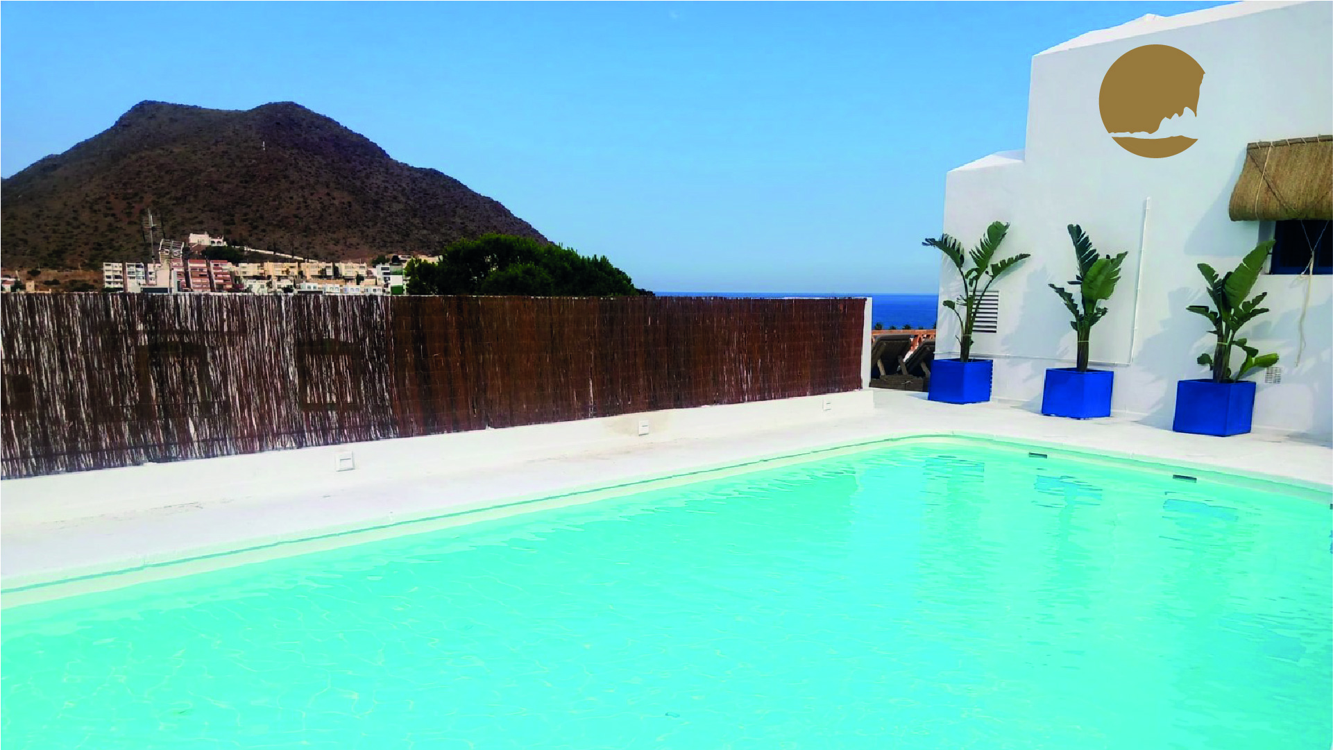Piscina panorámica con vistas a la bahía de San José