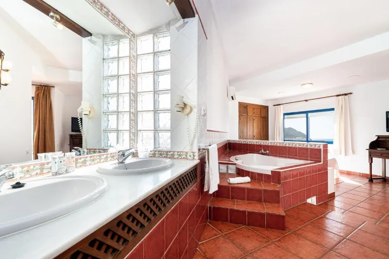 Suite El Dorado - aseo jacuzzi cama